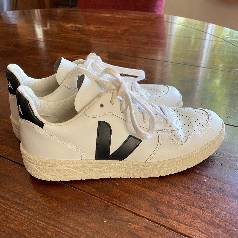 Women's Veja V10 Sneakers White & Black, US 7